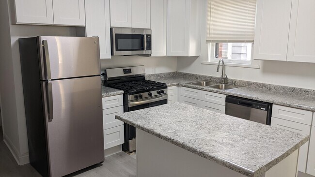 Building Photo - 1114 Elgin Ave