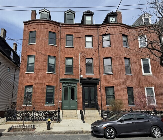 Building Photo - 182 Webster St