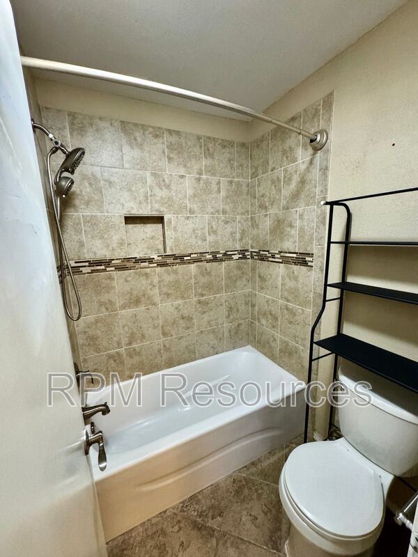 Building Photo - 1135 W Johnathan Way