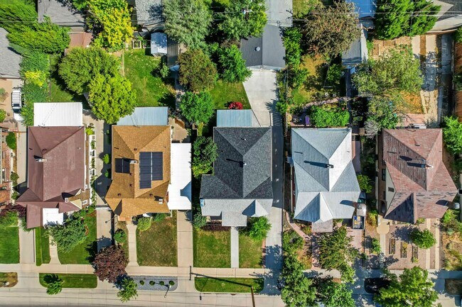 Building Photo - Elegant Yale Crest Bungalow in the Heart o...