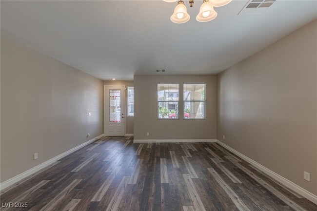 Building Photo - 145 Staplehurst Ave