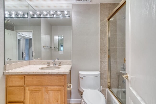 Building Photo - 20 Willow Rd