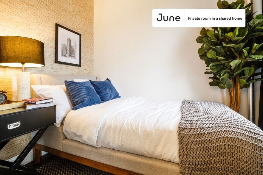 Primary Photo - Room in Shared 3 bed/1 bath home