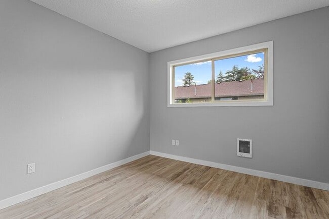 Building Photo - Spacious 2bed/1bath townhome