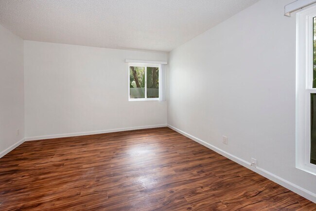 Building Photo - Charming Condo for Rent in Goleta!
