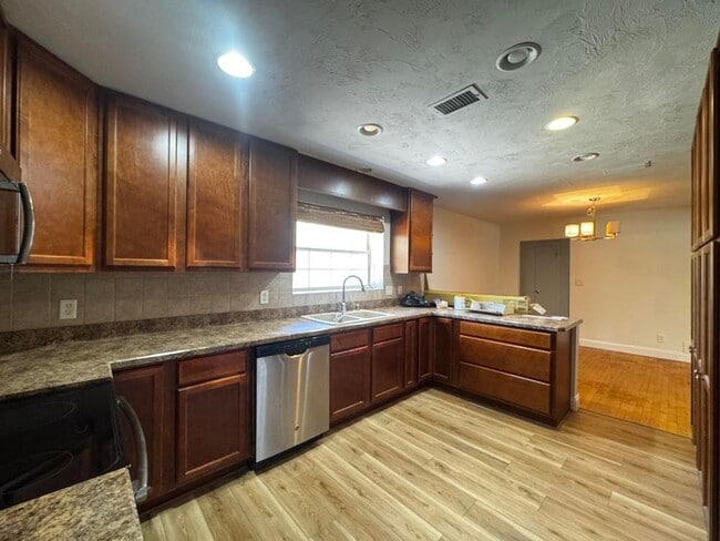 Building Photo - Beautiful Beachside Home in Ormond Beach!