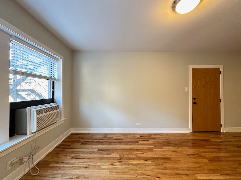 Building Photo - 562 W Arlington Pl