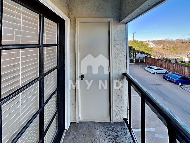 Building Photo - 4800 W Lovers Ln Apt 518