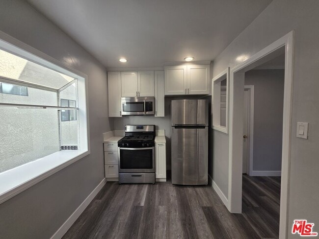 Building Photo - 105 Roswell Ave