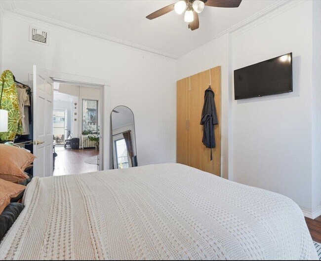 Building Photo - 207 19th St