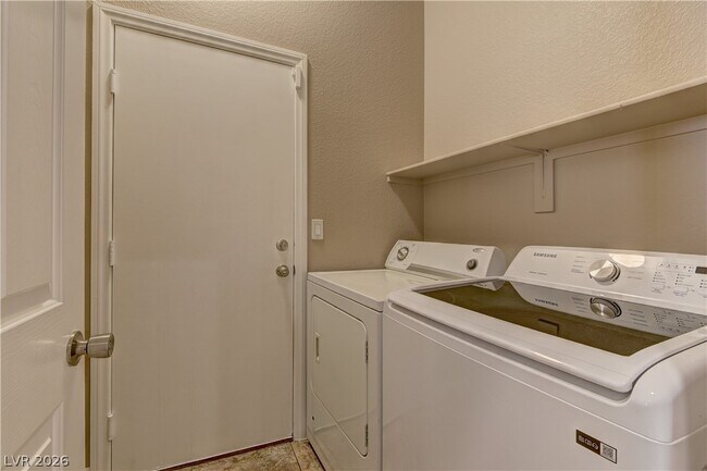 Building Photo - 10876 Scamadella St