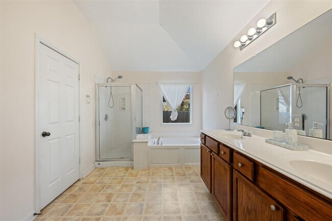 Building Photo - 221 Stone Crest Blvd