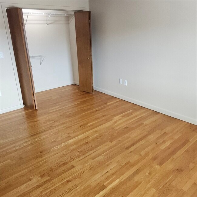 Building Photo - 62 Charlesbank Way