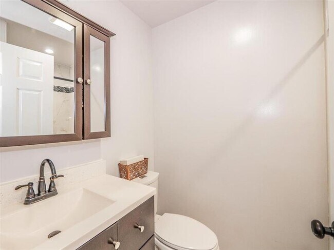 Building Photo - Very spacious beautiful 2bedroom Condo