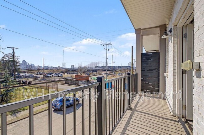 Building Photo - 123 Berry St