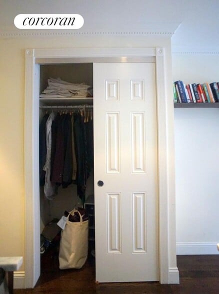 Building Photo - 254 W 15th St