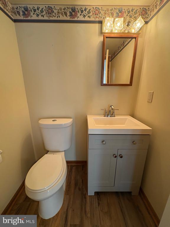 Building Photo - 8 Partridge Ct