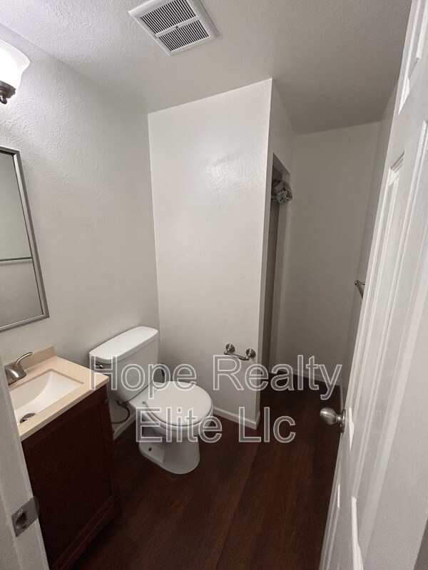 Building Photo - 1106 Querida Dr