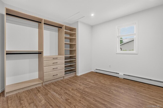 Building Photo - 234 Betsy Ross Dr