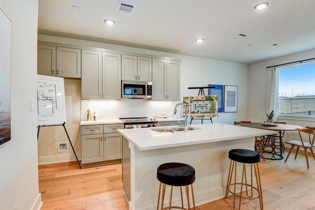 Building Photo - 2600 Gattis School Rd