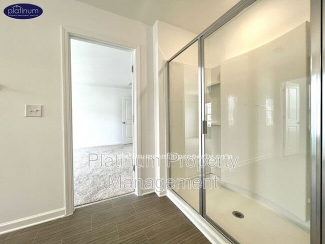 Building Photo - 5770 Thornton Dr