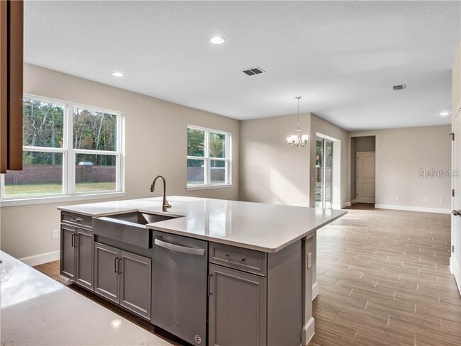 Building Photo - 913 Talon Pl