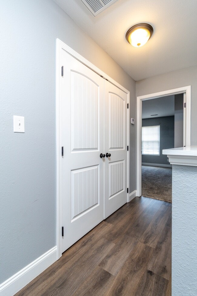 Building Photo - 920 Warrior Hill Dr