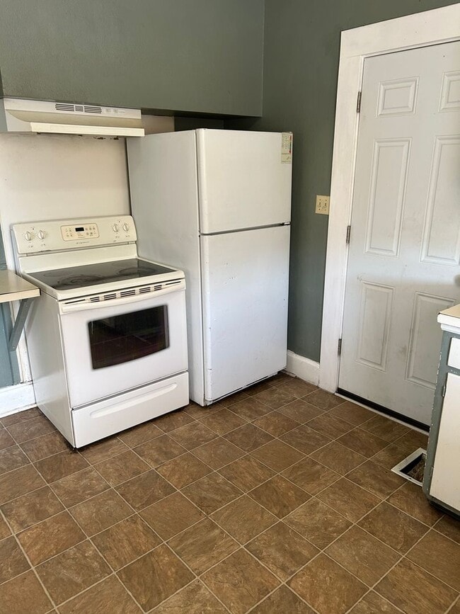 Building Photo - 414 9th Ave