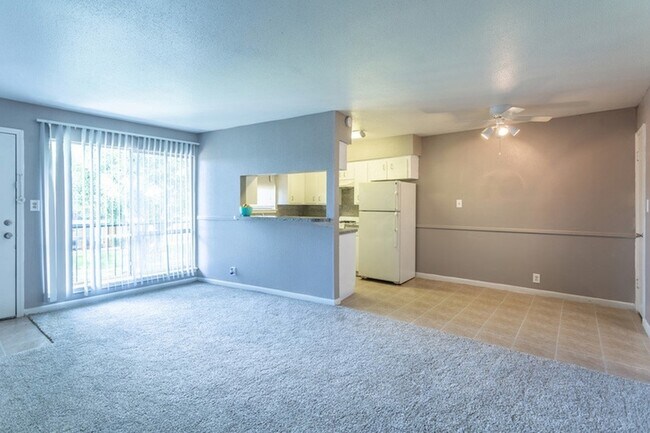 Building Photo - 1305 Memorial Dr
