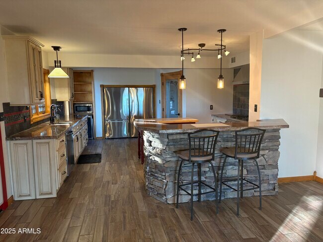 Building Photo - 1385 Mountain Rd