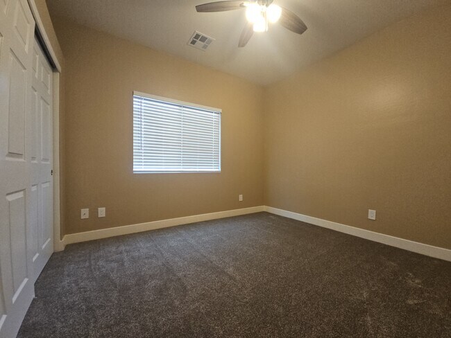 Building Photo - 2300 E Magma Rd