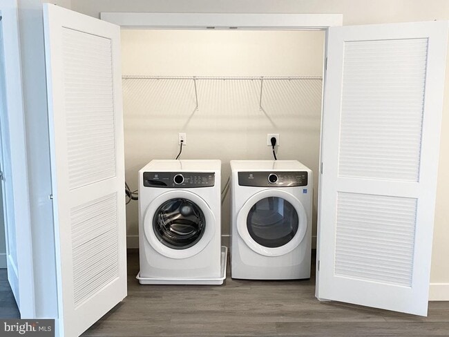 Building Photo - 1761 Old Meadow Rd