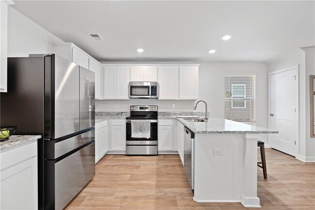 Building Photo - 3540 Station Dr