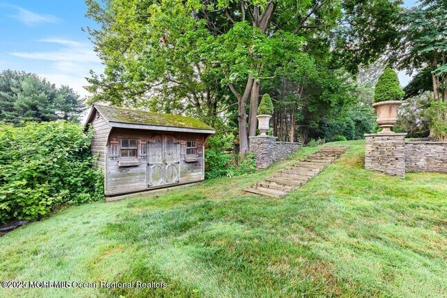 Building Photo - 18 Sheraton Ln