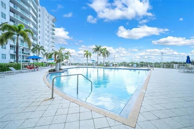 Building Photo - 7900 Harbor Island Dr