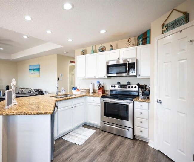 Building Photo - 12919 Coronado Dr