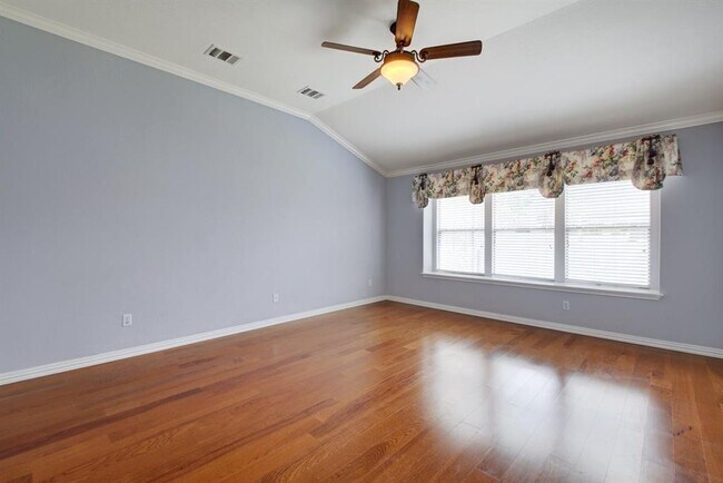 Building Photo - 904 Black Canyon St