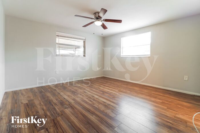 Building Photo - 7240 Rosarian Dr