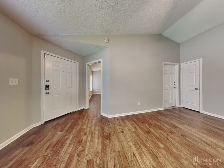 Building Photo - 3263 Jorns St