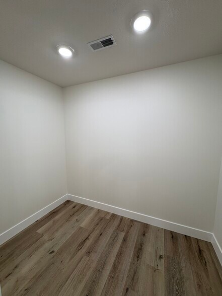 Building Photo - 209 Madison St