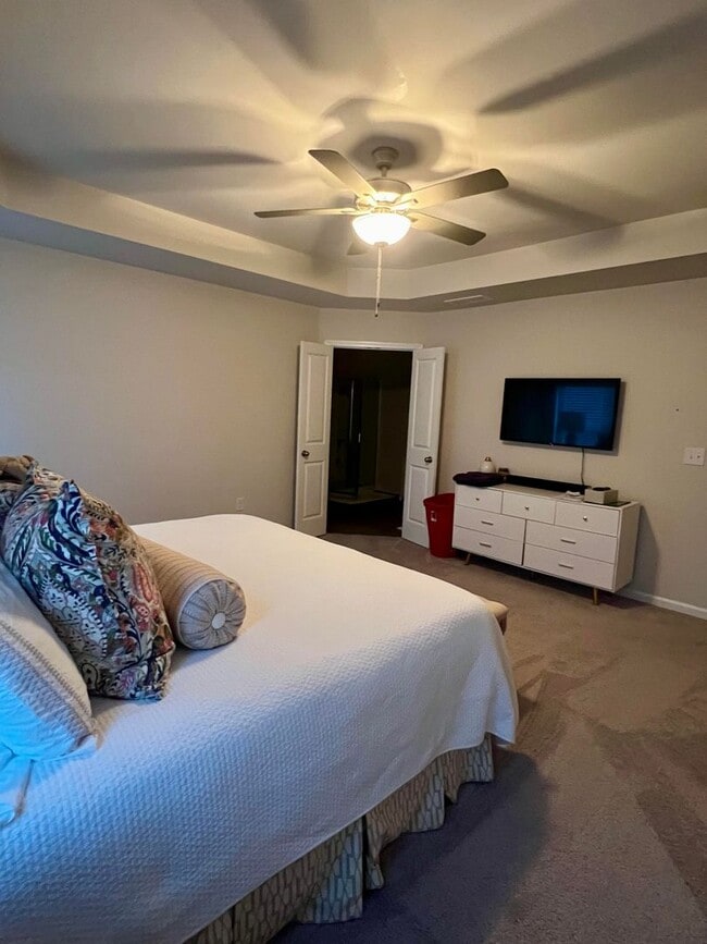 Building Photo - 3 Bedroom Townhome in Oakwood!