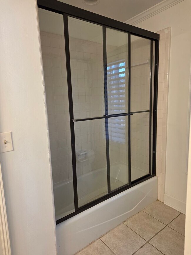 Building Photo - Private 4 bed 3 bath home located in Marietta on 4.5 acres