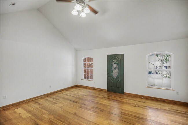 Building Photo - 11 Cresswell Ln