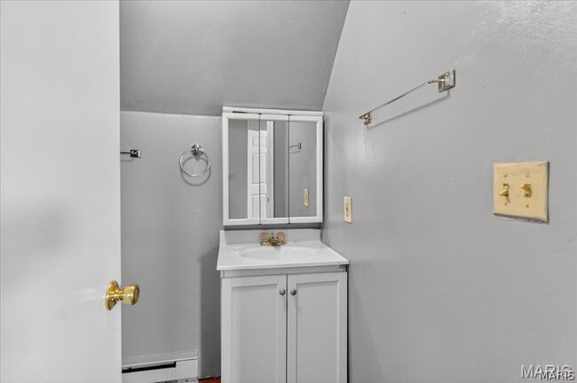 Building Photo - 221 Lebanon Ave