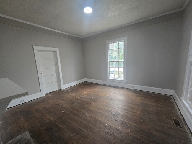 Building Photo - 230 Reynolds Ave