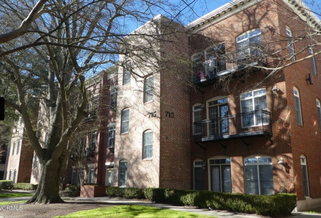 Building Photo - 715 N 4th St