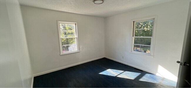 Building Photo - 11418 E 13th St