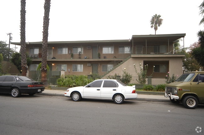 Building Photo - Bandera Palms