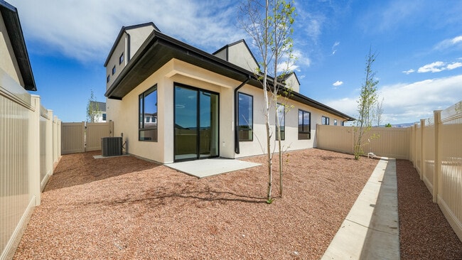 Building Photo - 367 Toms Cyn Dr