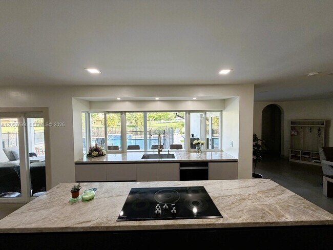 Building Photo - 10950 SW 40 Ct